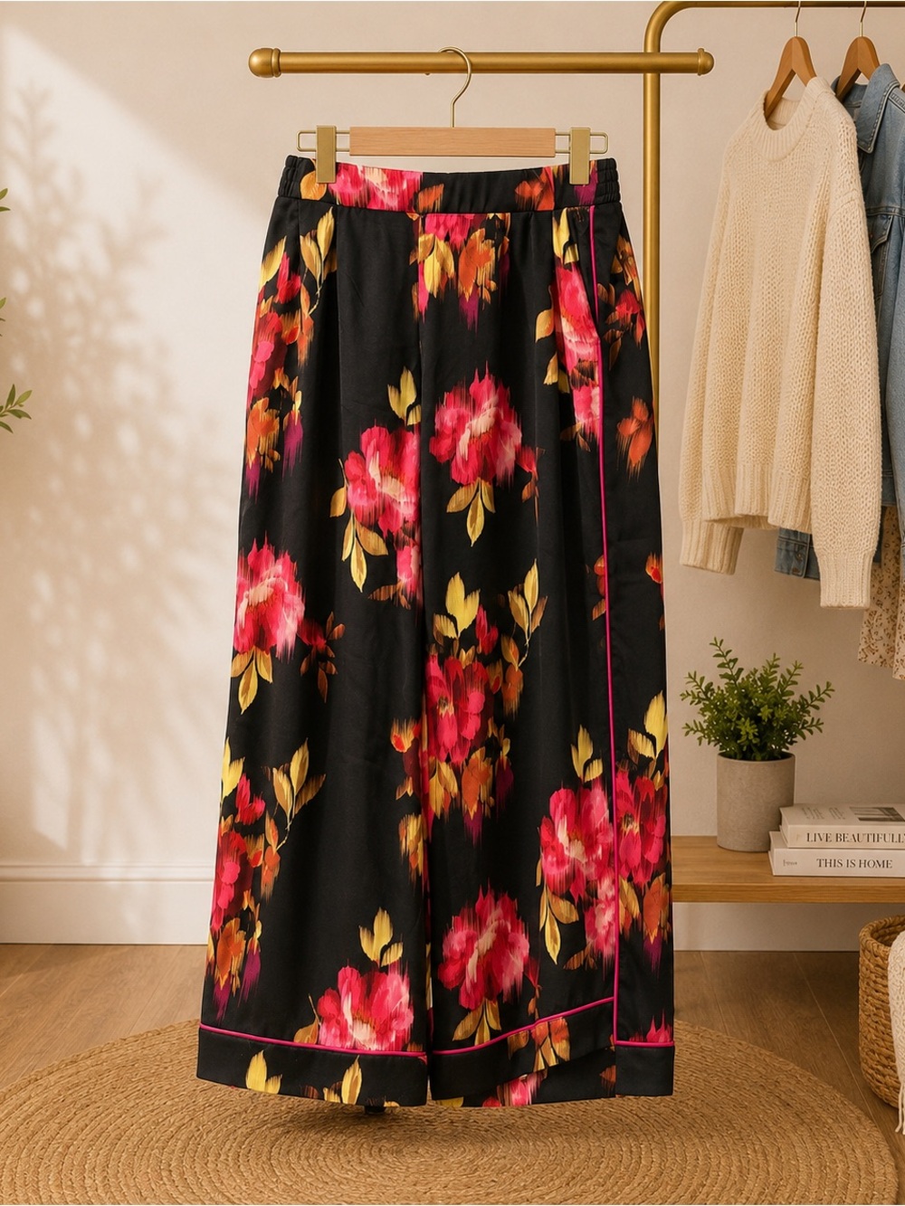Wide-leg pants with Pink and Yellow Floral Print
